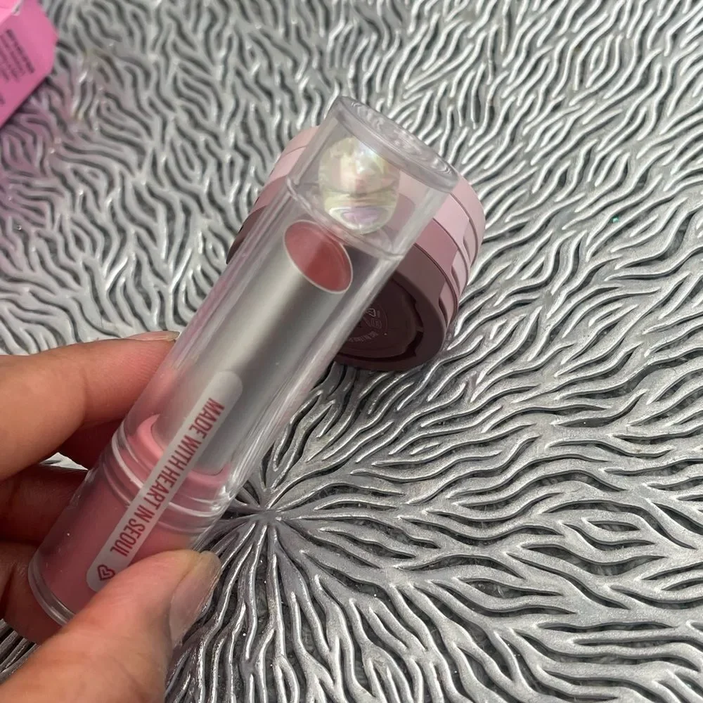 New Beauty  Stacked Eyeshadow Trio and Instant Hydrating & Plumping LipBalm set